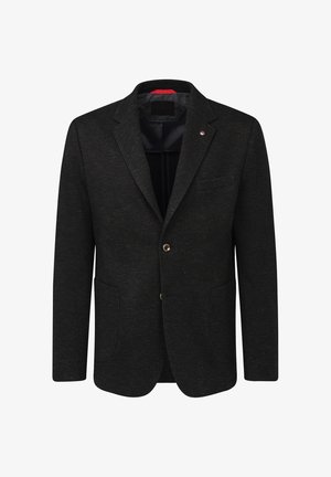 Schwarze strukturierte Blazerjacke mit einer Zwei-Knopf-Verschluss, schlanker Schnitt, aufgesetzten Taschen und einem roten Akzent am Kragen. Das Material scheint gewebt zu sein.