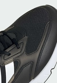 adidas Sportswear ZX 1K BOOST 2.0 UNISEX - Treniņu apavi - black