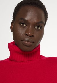 FTC Cashmere Camisola - bordeaux