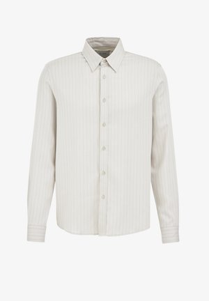 Witte blouse met lange mouwen en knopen, met dunne verticale grijze strepen en een spitse kraag.