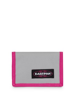 Rektangulært gråt pung med lys pink kant og en sort Eastpak USA logo mærkat centreret på forsiden.