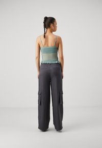 Pieces PCROMY STRAP - Topp - forest shade