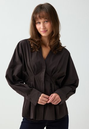 Jimmy Key, PLEATED DETAIL LONG SLEEVE SHIRT - Chemisier - brown