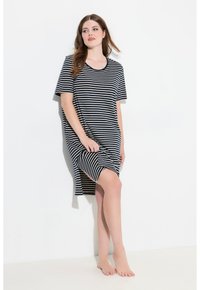 Vestido de manga corta a rayas en azul marino y blanco, hecho de una tela suave. Cuenta con un cuello redondo y una abertura lateral para mayor facilidad de movimiento.