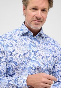 Eterna DYNAMIC COTTON ™ HEMD - MODERN FIT - Camicia - blau