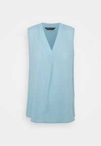 Hellblaue ärmellose Bluse mit V-Ausschnitt, weichem Stoff, lockerem Schnitt und dezentem Drapierungseffekt vorne. Keine sichtbaren Verschlüsse.