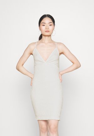 Object Petite OBJLEVENTA STRAP DRESS - Φόρεμα σε ίσια γραμμή - cloud dancer