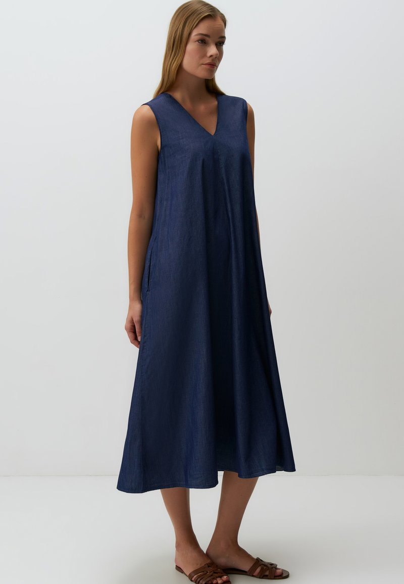 Jimmy Key V NECK SLEEVELESS - Vestito di jeans - blue