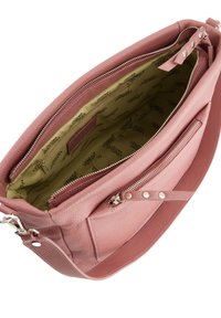 Rosa Ledertasche mit strukturiertem Äußeren, Reißverschlusstaschen und metallischen Hardware. Innenausstattung in einem hellgrünen Material mit einem Logomuster.