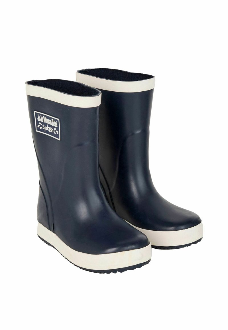 Bottines en caoutchouc bleu marine avec une bordure blanche. Elles possèdent une pointe arrondie, une semelle plate et un patch de marque à l'avant. Doublure intérieure texturée.