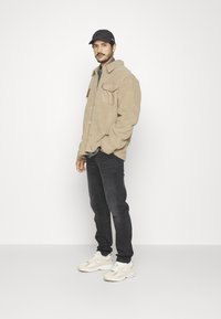 Schott SHWAZE - Jachetă din fleece - beige