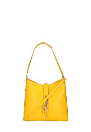 Gelbe Lederhandtasche mit strukturiertem Design, flachem Boden, verstellbarem Schultergurt und einem Frontverschluss mit einem Schlüsselanhänger-Detail.