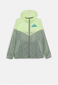 Letvægtsjakke med hætte i neon gul og grå. Har et geometrisk design med en aqua blå logo, lynlåslukning foran og to sidelommer.