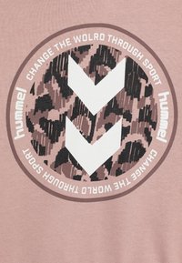 Hummel CHILLI HOODIE UNISEX - Džemperis su gobtuvu - adobe rose