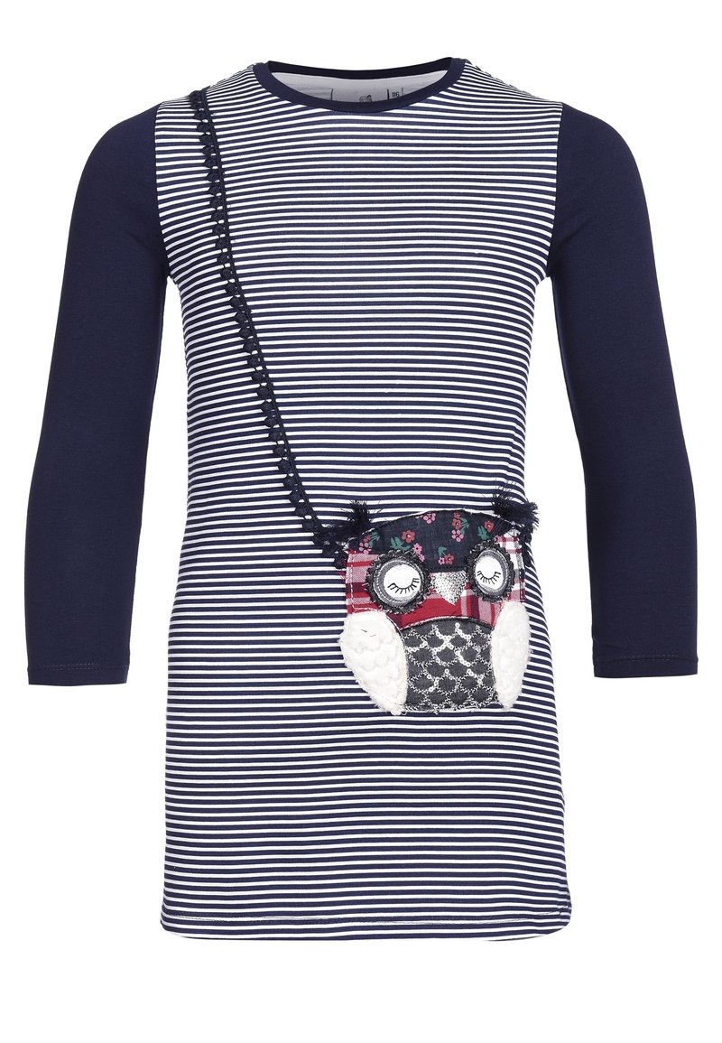 Tmavě modré a bílé pruhované šaty s dlouhými rukávy; obsahují kapsu ve tvaru sovy zdobenou látkou a výšivkami.