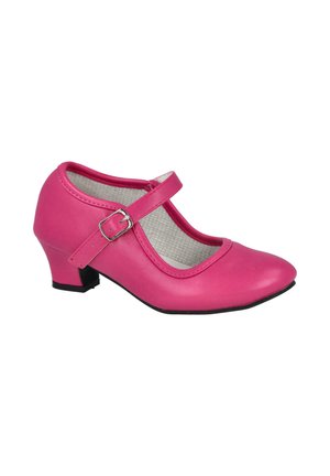Zapato Mary Jane rosa para niño con tacón bajo y correa con hebilla plateada sobre fondo blanco.
