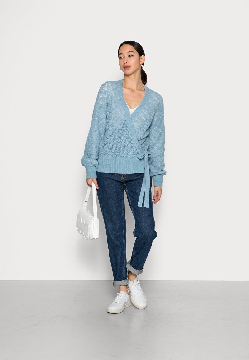 Damen Strickjacken | Esqualo SWEATER AJOUR WRAP AROUND Strickjacke provincial blue/hellblau - KN22508 Damen Strickjacken | Esqualo SWEATER AJOUR WRAP AROUND Strickjacke provincial blue/hellblau - KN22508