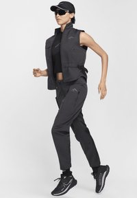 Nike Performance TRAIL REPEL VEST - Colete - black anthracite