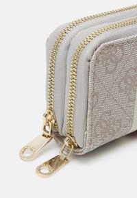 Guess - Portfel