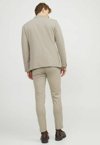 Jack & Jones JPSTMARCO JJCOOPER - Chino hlače - crockery