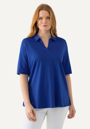 Blå polo t-shirt med korte ærmer, v-hals og slidser i siderne. Lavet af glat stof, har en afslappet pasform og en subtil glans.