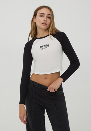 Terranova CROP BICOLOR CON MANICHE RAGLAN - Maglietta a manica lunga - nero