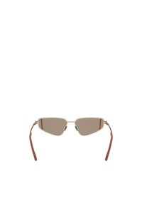 Occhiali da sole color bronzo con forma geometrica, sottile montatura metallica, aste marroni e sottili strisce laterali accentuate. Lenti in cristallo.