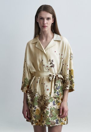 RATANA - Denné šaty - creme