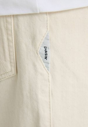 CHASIN', HELYX S CURRENT PRO - Denimové šortky - off-white