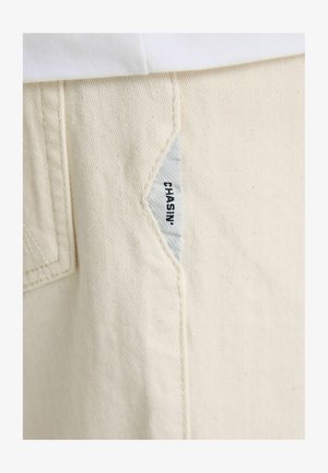 CHASIN', HELYX S CURRENT PRO - Denimové šortky - off-white