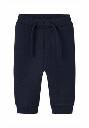 Shorts bleu marine avec un motif en chevron, fabriqués en tissu texturé. Présente une taille élastique avec cordons de serrage et des poignets côtelés.