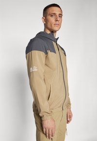 The North Face WIND TRACK HOODIE - Giacca a vento - kelp tan/anthracite grey