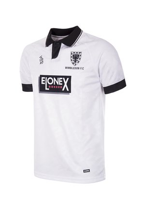 Witte polo met zwarte details, voorzien van het embleem van Wimbledon F.C. en ELONEX-merk. Gemaakt van een soepele stof, met een subtiel geometrisch patroon.