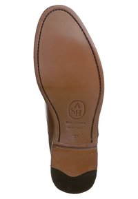 Semelle d'une chaussure en cuir marron avec une marque en relief, finition lisse, bout arrondi et un capuchon en caoutchouc noir texturé au niveau du talon. Taille indiquée comme 37.