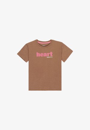 Hnědé tričko s krátkým rukávem, na kterém je v růžové barvě napsáno slovo "heart". Má kontrastní vnitřní lem kolem krku a měkkou texturu. Součástí je značka Roxy.