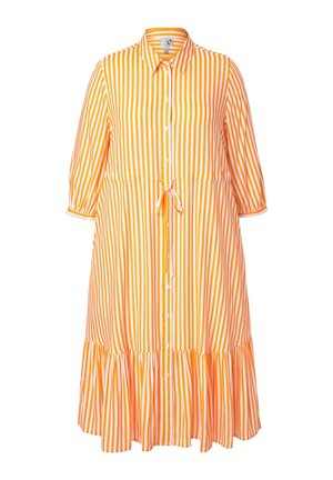 Stribet kjole i orange og hvid, med knaplukning foran, krave, trekvartærmer og flæse i kanten. Letvægtigt stof.