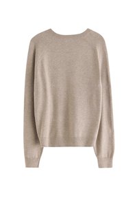 Beiger Strickpullover mit langen Raglanärmeln, einem runden Halsausschnitt sowie gerippten Bündchen und Saum. Weiche Textur und lockere Passform.