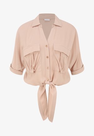 Helles rosa, kurzärmlige Bluse mit Kragen, zwei Brusttaschen, gebundenem Taillenbereich und goldenen Knöpfen; glattes Material mit lockerer Passform.