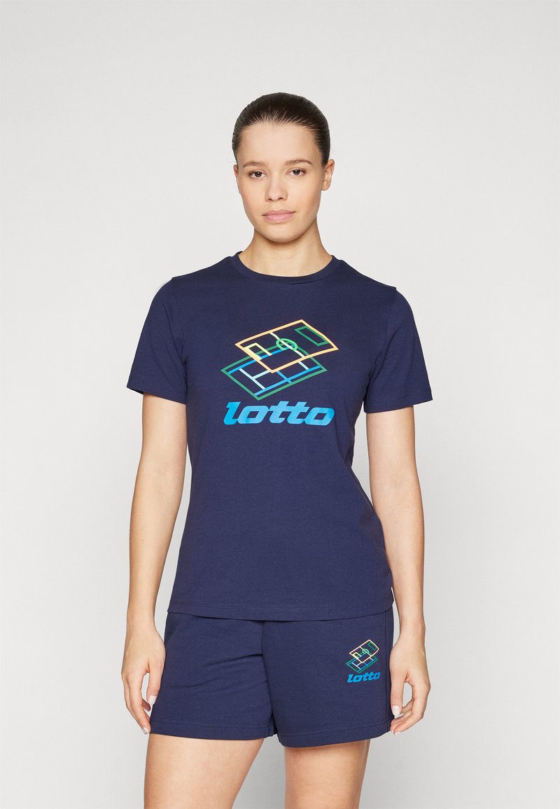 Mørkeblå bomull t-skjorte og shorts sett med et flerfarget Lotto-logo. Korte ermer, rund hals og avslappet passform.
