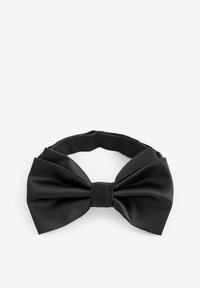 Schwarze Satin-Fliege mit vorgeschnürtem Design, das eine glatte Textur und einen zentralen Knoten für sicheren Halt aufweist.