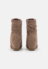 Anna Field WINTER BOOT - Bottines compensées - taupe