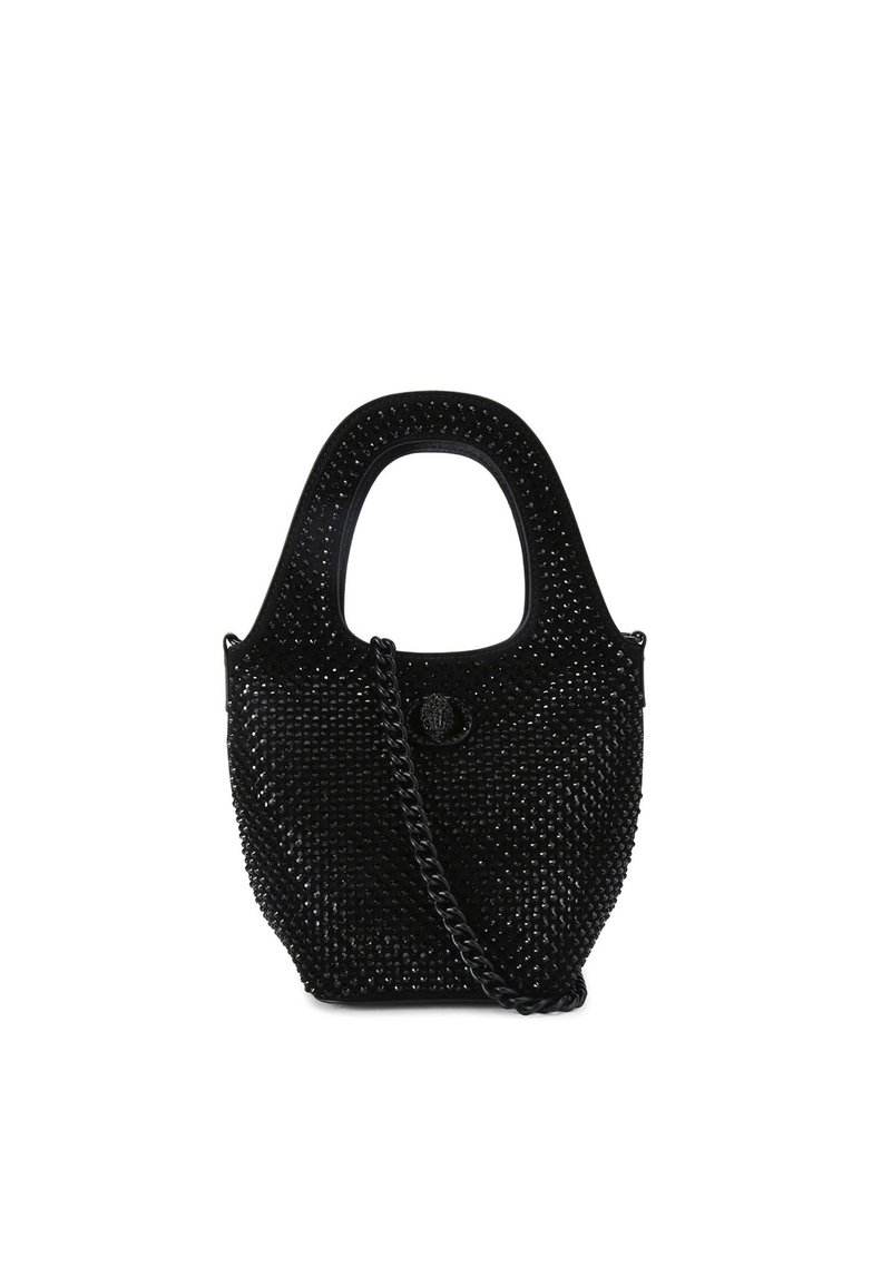 Borsa a tracolla nera con superficie testurizzata e borchie in rilievo, manico rotondo e tracolla a catena rimovibile. Include una chiusura a bottone frontale.