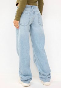 Next REGULAR FIT - Tiesaus kirpimo džinsai - mid blue