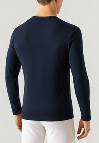 T-shirt a maniche lunghe blu navy in tessuto liscio, con scollatura rotonda e design aderente con dettagli di cucitura minimi.
