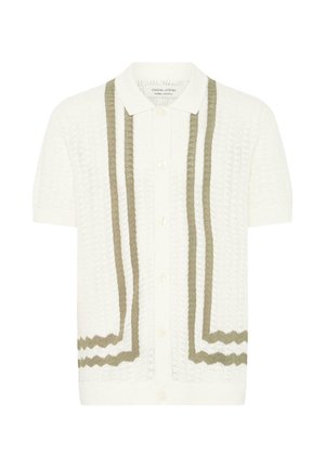 Lühikeste varrukatega valge kudumispolo särk vertikaalsete ja horisontaalsete oliivroheliste triipude ning nööpidega esiküljel.