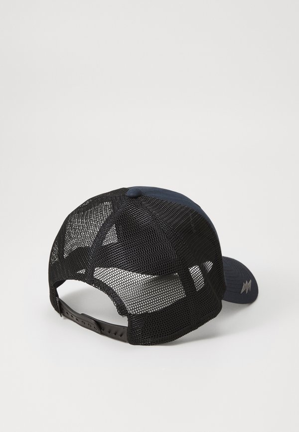 RISE TRUCKER - Cap3