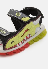 Thumbnail Image 6