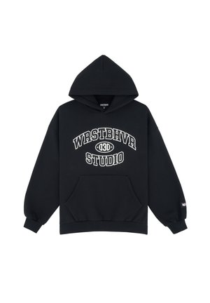 Czarny hoodie z przednią kieszenią kangurką, z białym napisem "WASTBHVR STUDIO" na piersi oraz z mankietami.