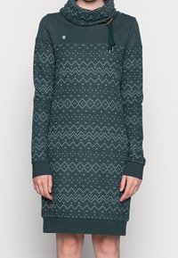 Langarmkleid aus dunkelblauem Baumwoll-Mix. Mit geometrischen Mustern in helleren Farbtönen, Schalkragen und verstellbarem Kordelzug mit Holzakzent.