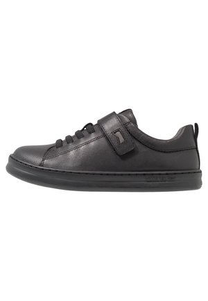 RUNNER FOUR - Matalavartiset tennarit - black
